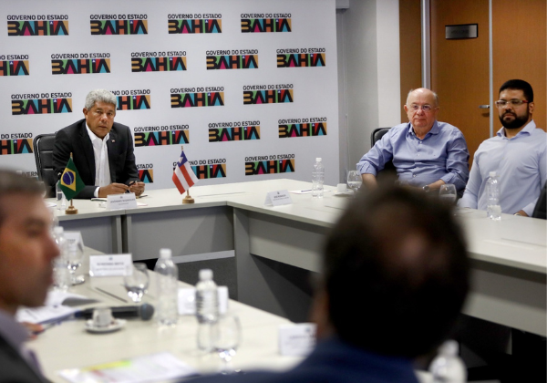 Jerônimo se reúne com Zé Ronaldo para discutir projetos de desenvolvimento em Feira de Santana